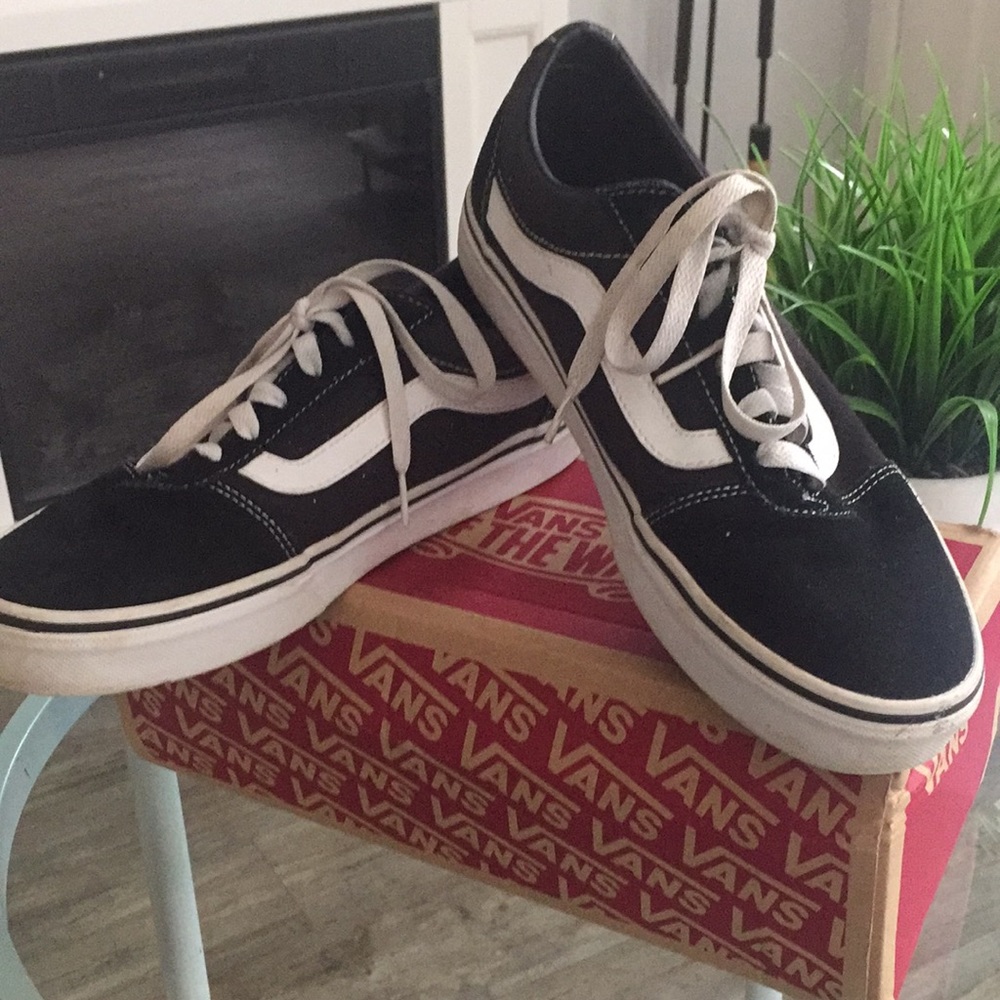 Women’s vans old skool Black and white sneakers